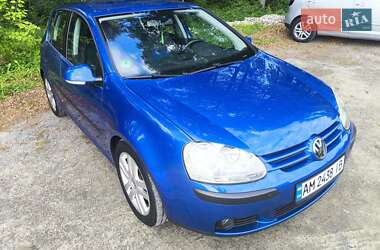Хэтчбек Volkswagen Golf 2005 в 