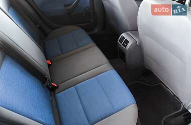 Хэтчбек Volkswagen Golf 2005 в 