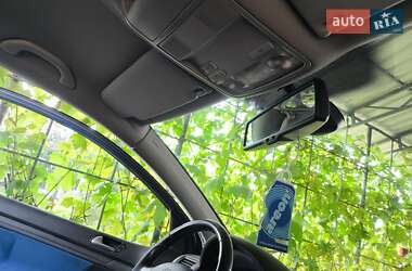 Хэтчбек Volkswagen Golf 2005 в 