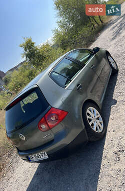 Хетчбек Volkswagen Golf 2004 в 