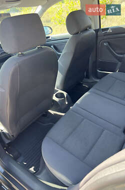Хетчбек Volkswagen Golf 2004 в 
