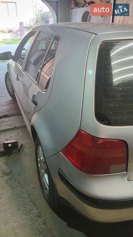 Хэтчбек Volkswagen Golf 1998 в Ужгороде