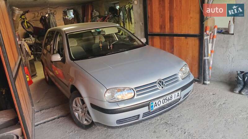 Хэтчбек Volkswagen Golf 1998 в Ужгороде