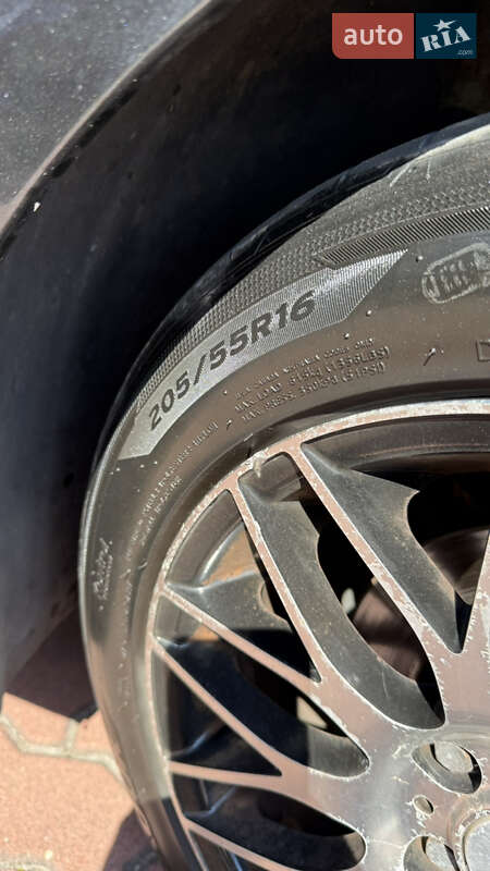 Хэтчбек Volkswagen Golf 2005 в Хмельницком