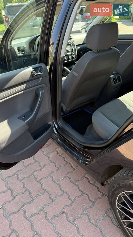 Хэтчбек Volkswagen Golf 2005 в Хмельницком