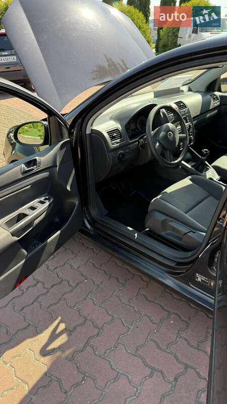 Хэтчбек Volkswagen Golf 2005 в Хмельницком