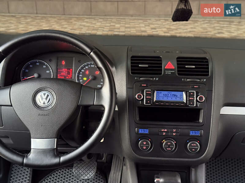 Універсал Volkswagen Golf 2009 в Миколаєві