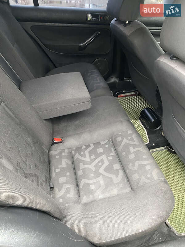 Універсал Volkswagen Golf 1999 в Мостиській