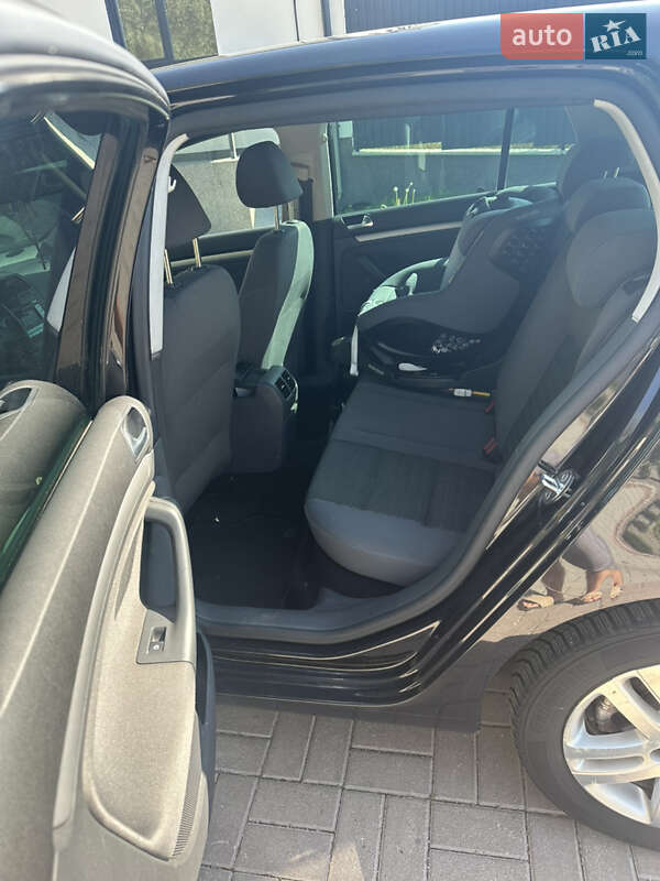 Хетчбек Volkswagen Golf 2006 в Білогородці