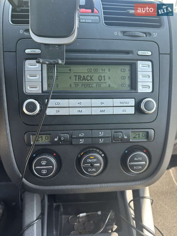 Хетчбек Volkswagen Golf 2006 в Білогородці