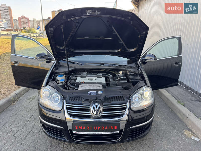 Універсал Volkswagen Golf 2008 в Києві