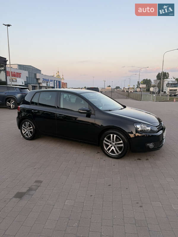 Хэтчбек Volkswagen Golf 2009 в Луцке