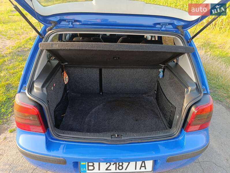 Хетчбек Volkswagen Golf 2001 в Полтаві