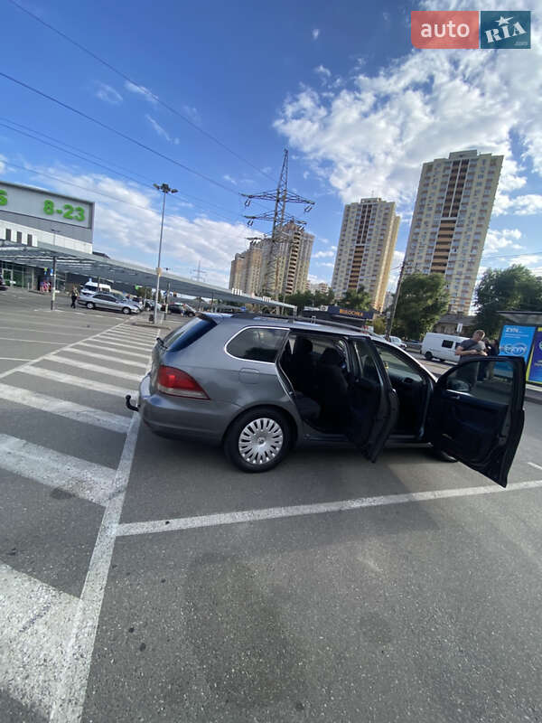 Универсал Volkswagen Golf 2010 в Киеве