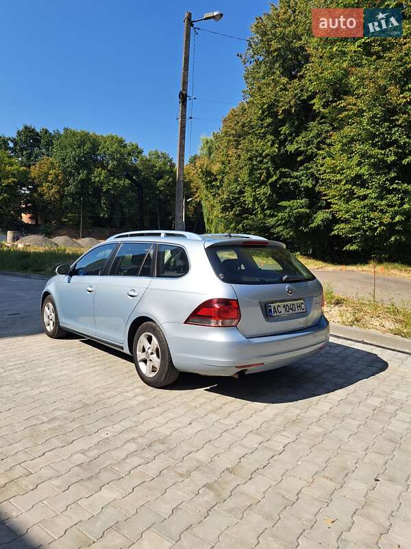 Універсал Volkswagen Golf 2010 в Горохові