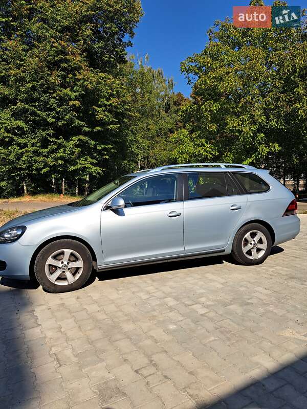Універсал Volkswagen Golf 2010 в Горохові