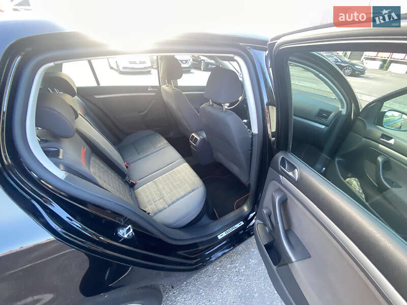 Хэтчбек Volkswagen Golf 2006 в Киеве