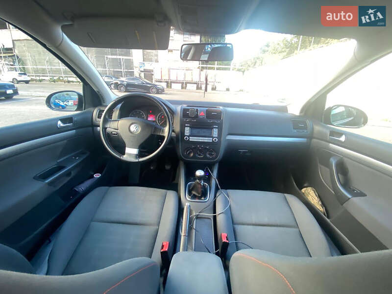 Хэтчбек Volkswagen Golf 2006 в Киеве