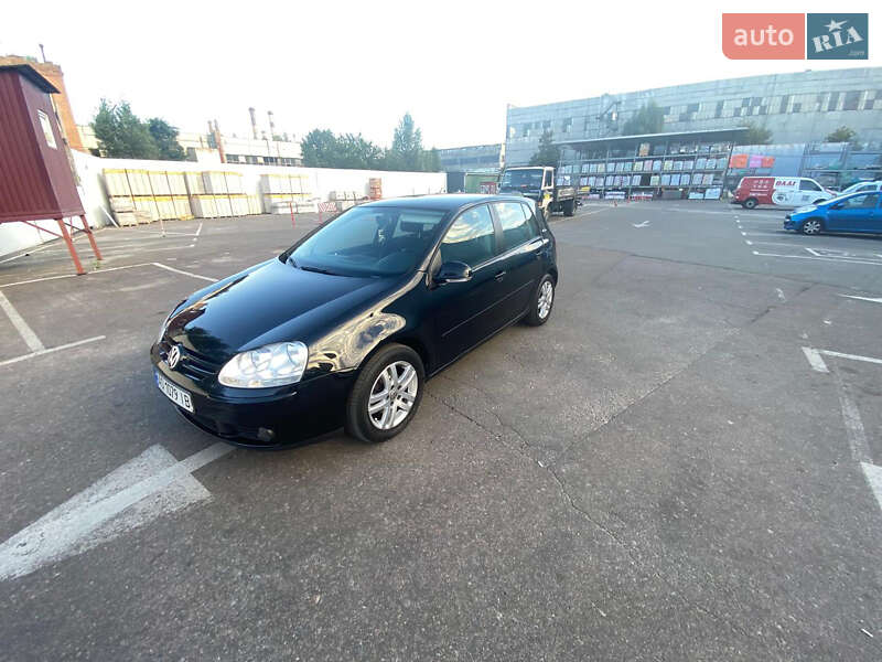 Хэтчбек Volkswagen Golf 2006 в Киеве