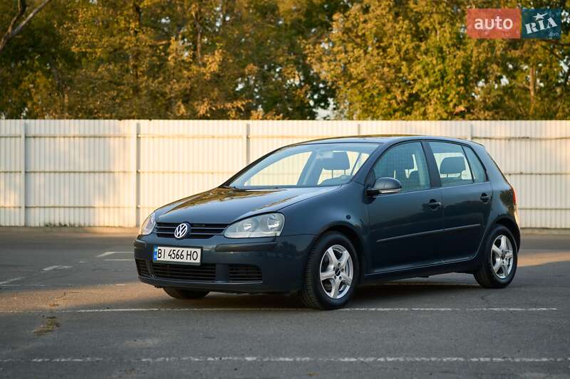 Хэтчбек Volkswagen Golf 2004 в Кременчуге