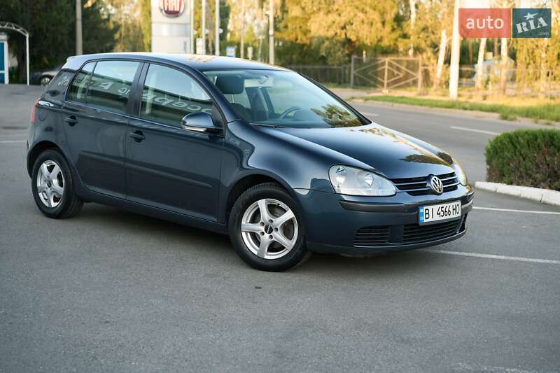 Хэтчбек Volkswagen Golf 2004 в Кременчуге