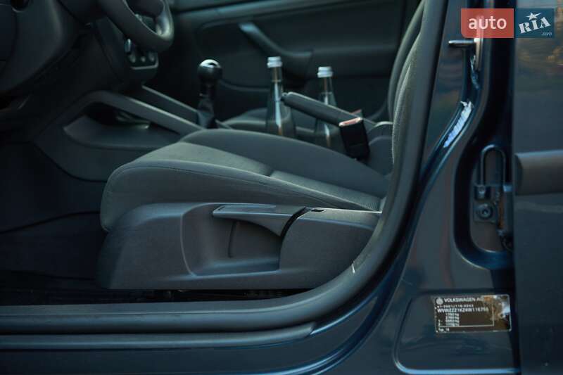 Хэтчбек Volkswagen Golf 2004 в Кременчуге