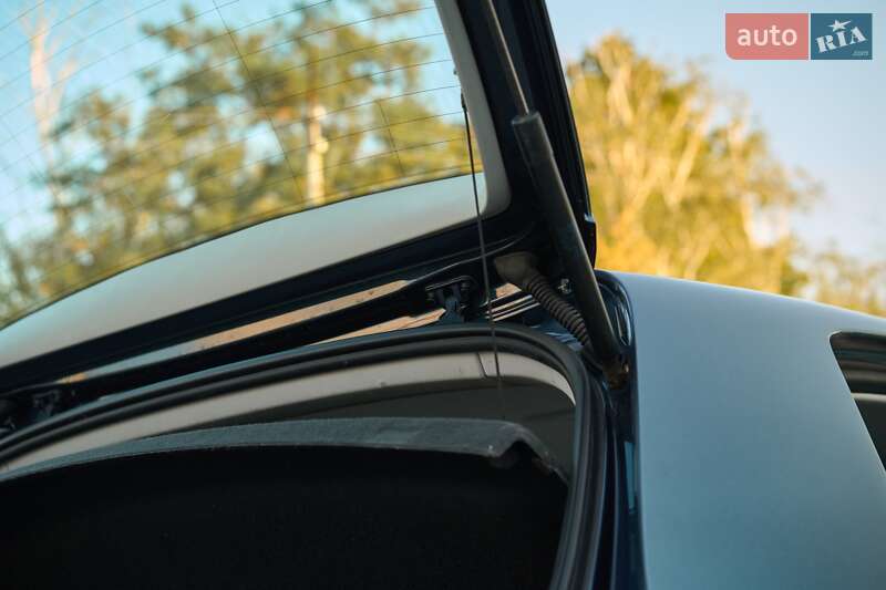 Хэтчбек Volkswagen Golf 2004 в Кременчуге