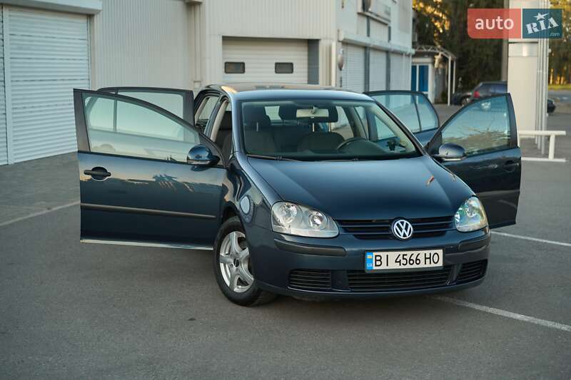 Хэтчбек Volkswagen Golf 2004 в Кременчуге