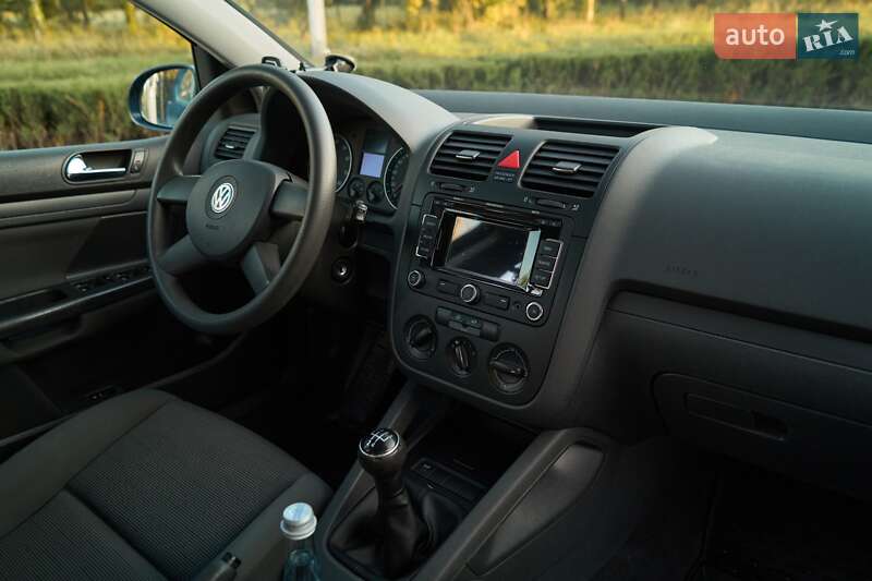 Хэтчбек Volkswagen Golf 2004 в Кременчуге