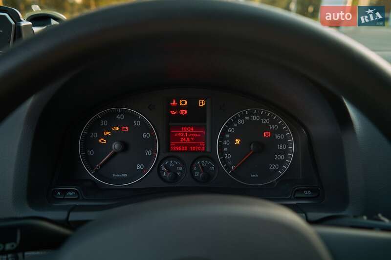 Хэтчбек Volkswagen Golf 2004 в Кременчуге