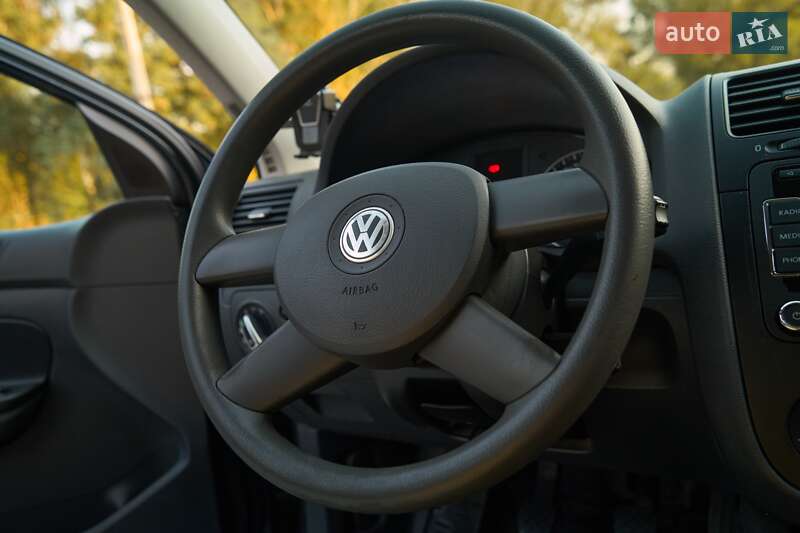 Хэтчбек Volkswagen Golf 2004 в Кременчуге