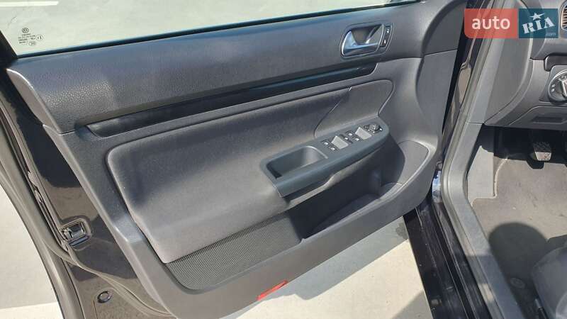 Универсал Volkswagen Golf 2011 в Киеве