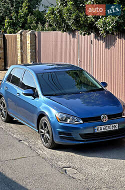 Хэтчбек Volkswagen Golf 2015 в Киеве