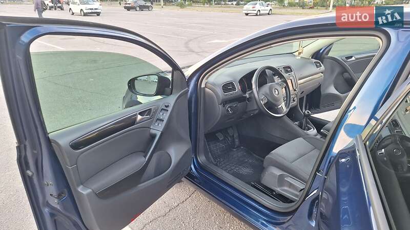 Хетчбек Volkswagen Golf 2010 в Івано-Франківську