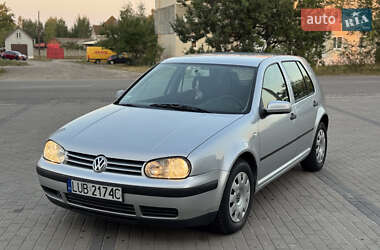 Хетчбек Volkswagen Golf 2000 в Сарнах