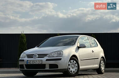 Хетчбек Volkswagen Golf 2005 в Дніпрі