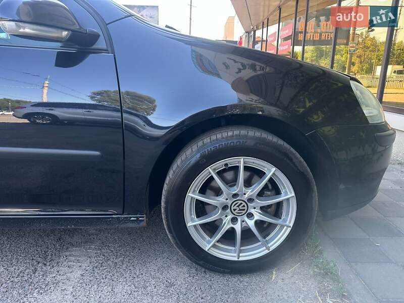Хетчбек Volkswagen Golf 2005 в Покрові