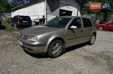 Хетчбек Volkswagen Golf 2001 в Києві