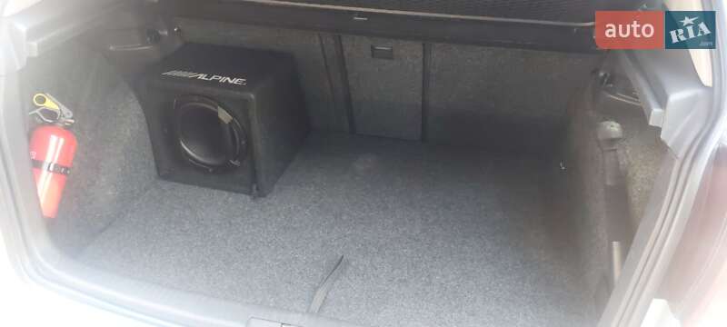 Хэтчбек Volkswagen Golf 2004 в Каменском фото 4 Хэтчбек Volkswagen Golf 2004 в Каменском