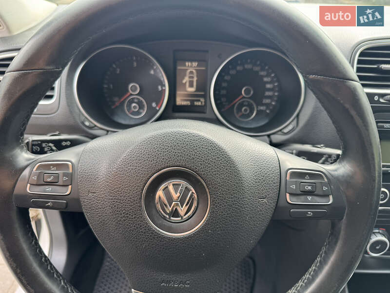 Универсал Volkswagen Golf 2010 в Киеве
