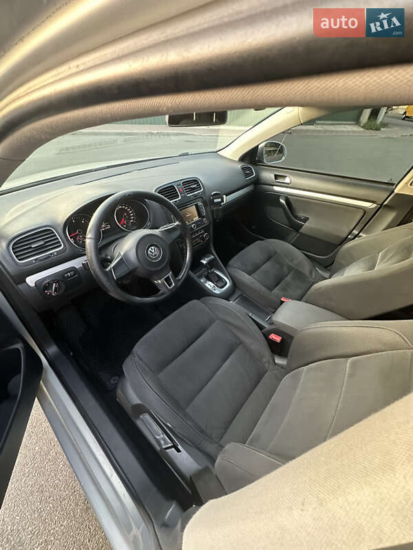 Універсал Volkswagen Golf 2010 в Києві