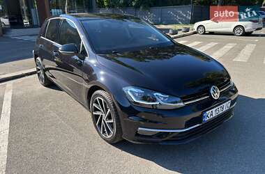 Хэтчбек Volkswagen Golf 2018 в Киеве