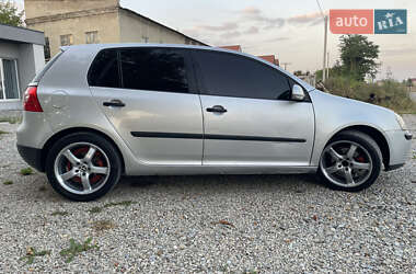 Хетчбек Volkswagen Golf 2005 в 