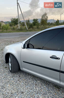 Хетчбек Volkswagen Golf 2005 в 