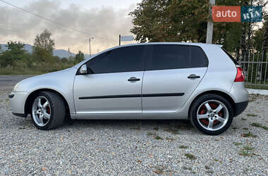Хетчбек Volkswagen Golf 2005 в 