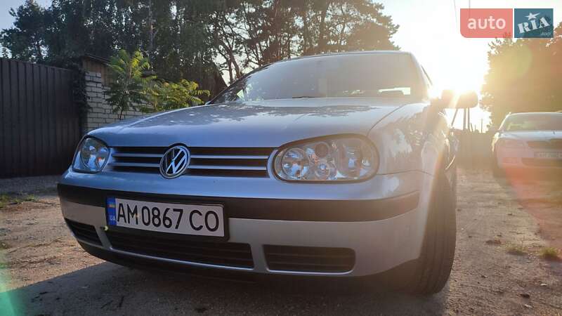 Хэтчбек Volkswagen Golf 2002 в Житомире