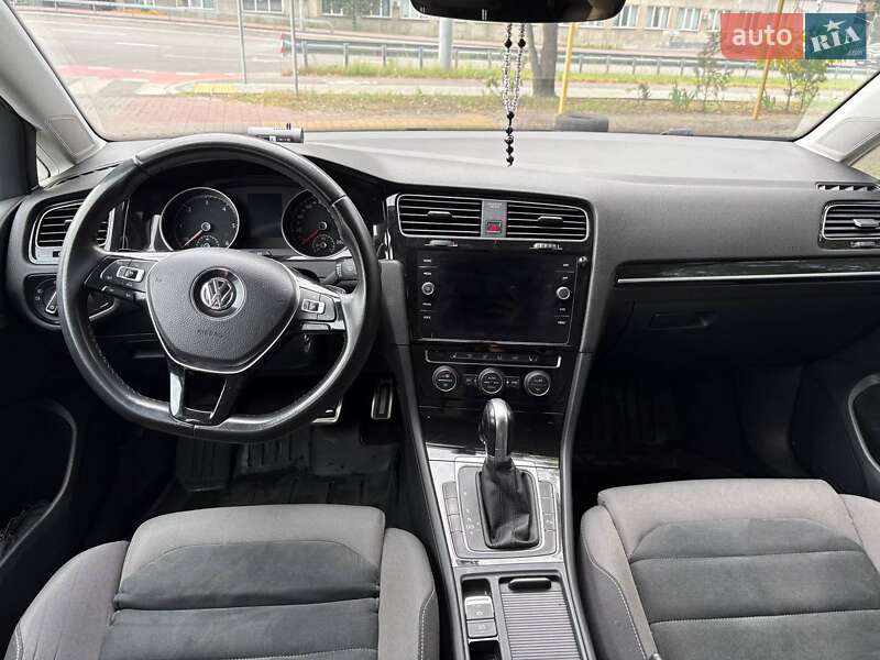 Універсал Volkswagen Golf 2017 в Києві