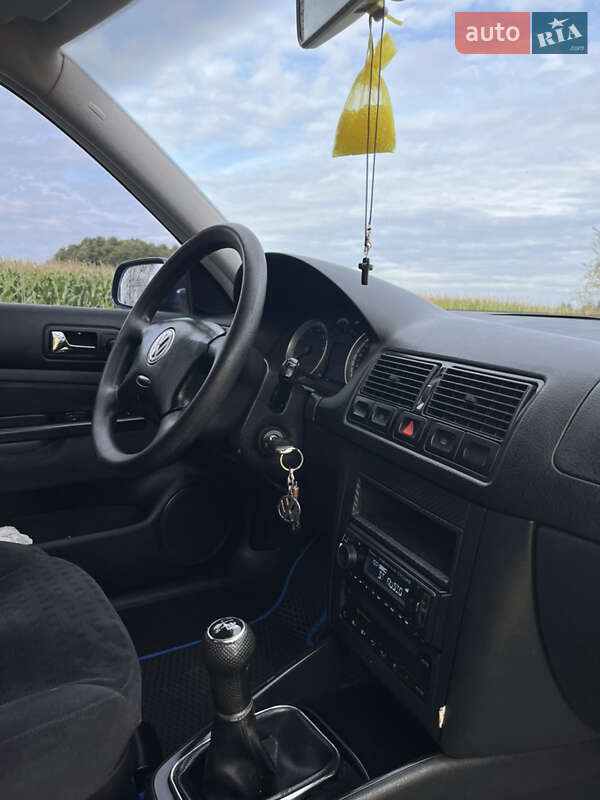 Универсал Volkswagen Golf 2002 в Житомире