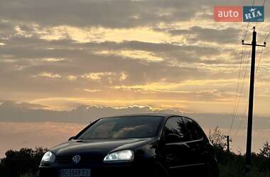 Хетчбек Volkswagen Golf 2004 в Дрогобичі