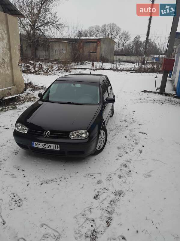 Хэтчбек Volkswagen Golf 2001 в Овруче